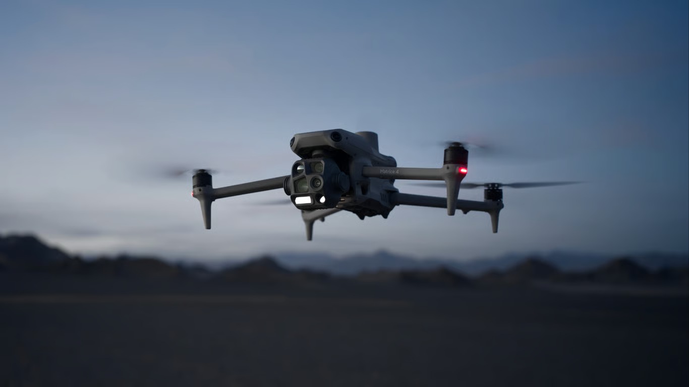 Drone DJI Matrice 4 Thermal untuk Inspeksi dan Pemantauan Keamanan Drone DJI Matrice 4 Thermal untuk Inspeksi dan Pemantauan Keamanan