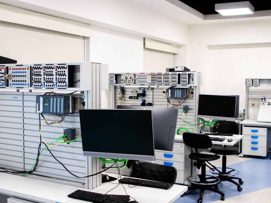 AI Connect Innovation Lab Latih Talenta Makassar Validasi Produk AI