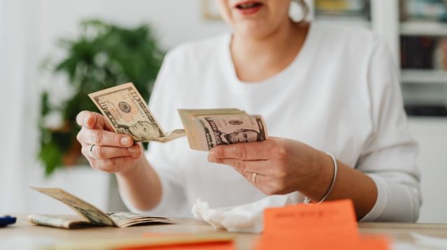 Menjaga Disiplin Trading di Tengah Volatilitas Awal Pekan