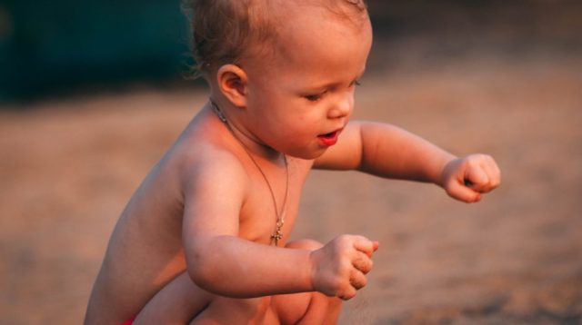 Bolehkah Bayi Pakai Sunscreen Dewasa? Ini Bedanya