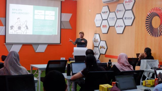 Telkom AI Connect Latih UMKM Makassar Pakai AI untuk Influencer Marketing