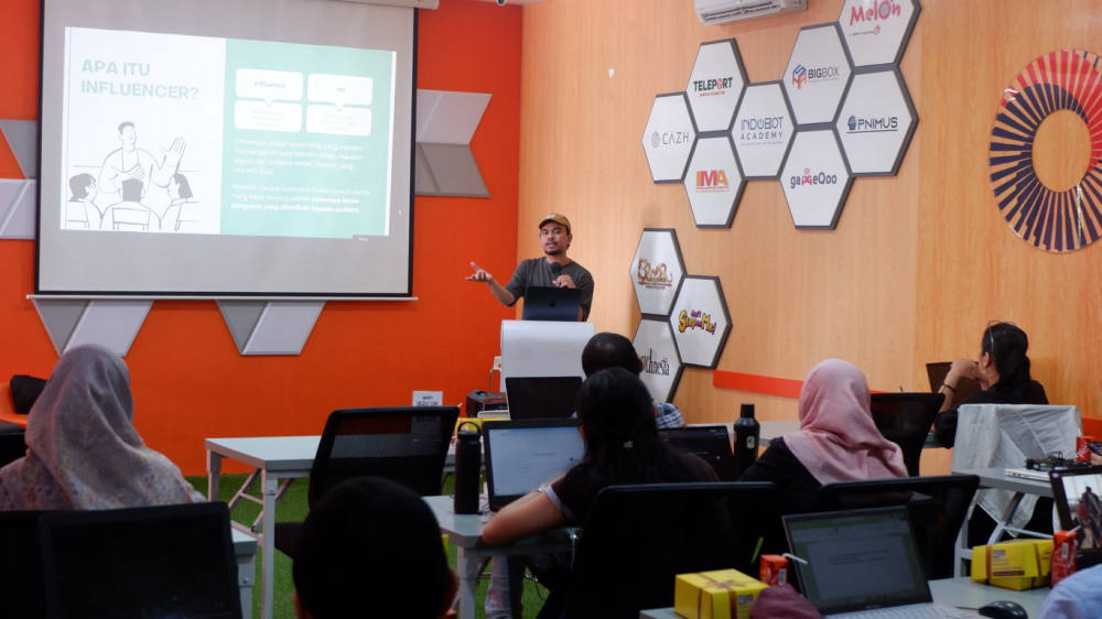 Telkom AI Connect Latih UMKM Makassar Pakai AI untuk Influencer Marketing