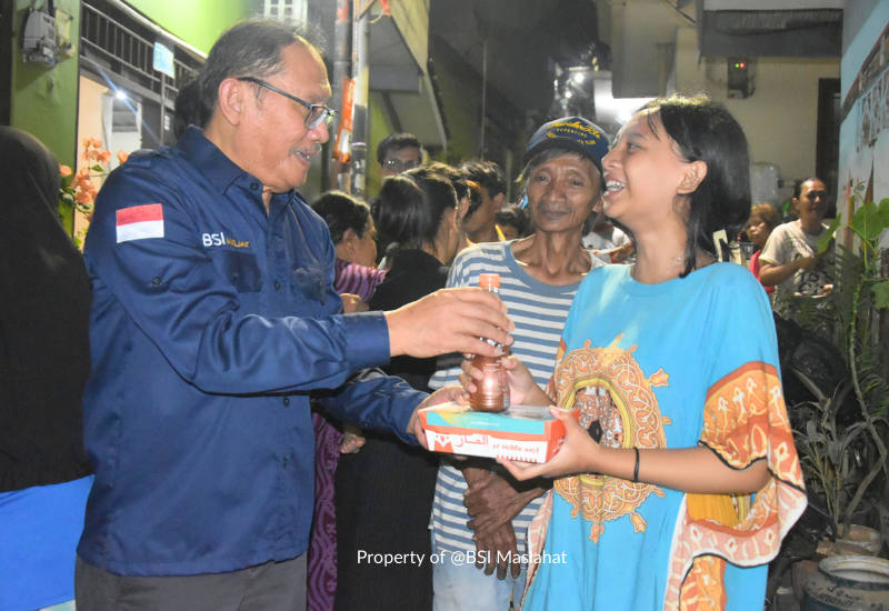 Bantu Korban Banjir, BSI Maslahat Salurkan Paket Berbuka Puasa