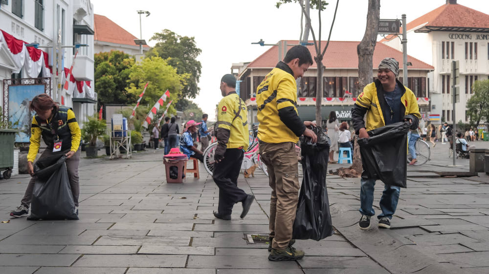 Memperingati HUT Ke-79 Republik Indonesia, Maxim Lakukan Bersih-Bersih Lingkungan DanKumpulkan 1 Ton Sampah Di Seluruh Indonesia
