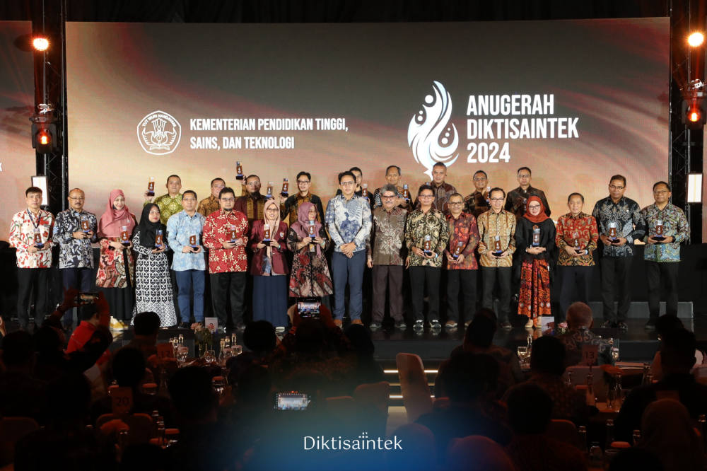UPH Raih Silver Winner di Anugerah Diktisaintek 2024: Bukti Peningkatan Kinerja Riset dan Pengabdian Kepada Masyarakat UPH Raih Silver Winner di Anugerah Diktisaintek 2024: Bukti Peningkatan Kinerja Riset dan Pengabdian Kepada Masyarakat