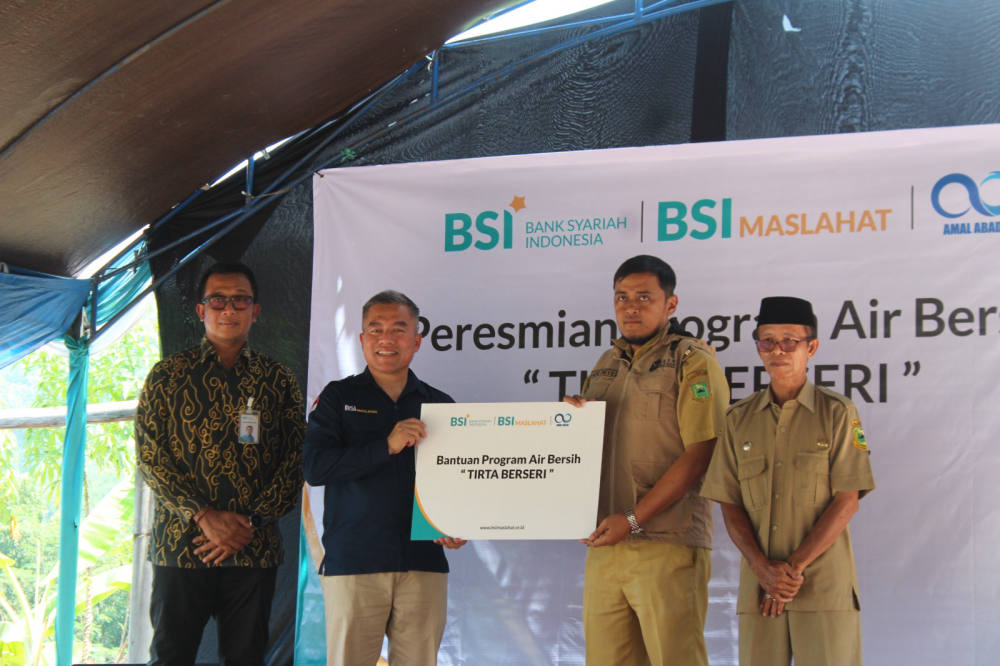 BSI Maslahat Alirkan Harapan Melalui Program Air Bersih Tirta Berseri Untuk Warga Linggajaya Kuningan