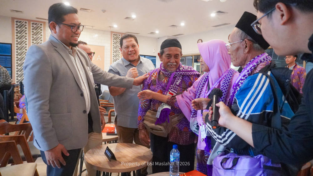 BSI Maslahat Bersama ZIS Indosat Berangkatkan Marbot Masjid dan Guru Ngaji Melalui Program Sedekah Umrah 