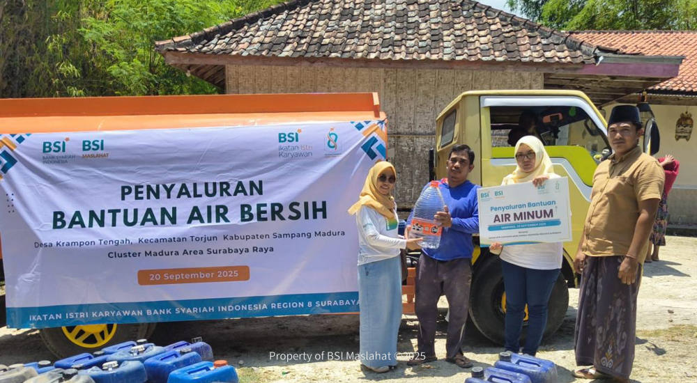 BSI Maslahat Dan IIK BSI Region 8 Area Surabaya Raya Salurkan Bantuan  Air Bersih untuk Warga Terdampak Kekeringan di Sampang  