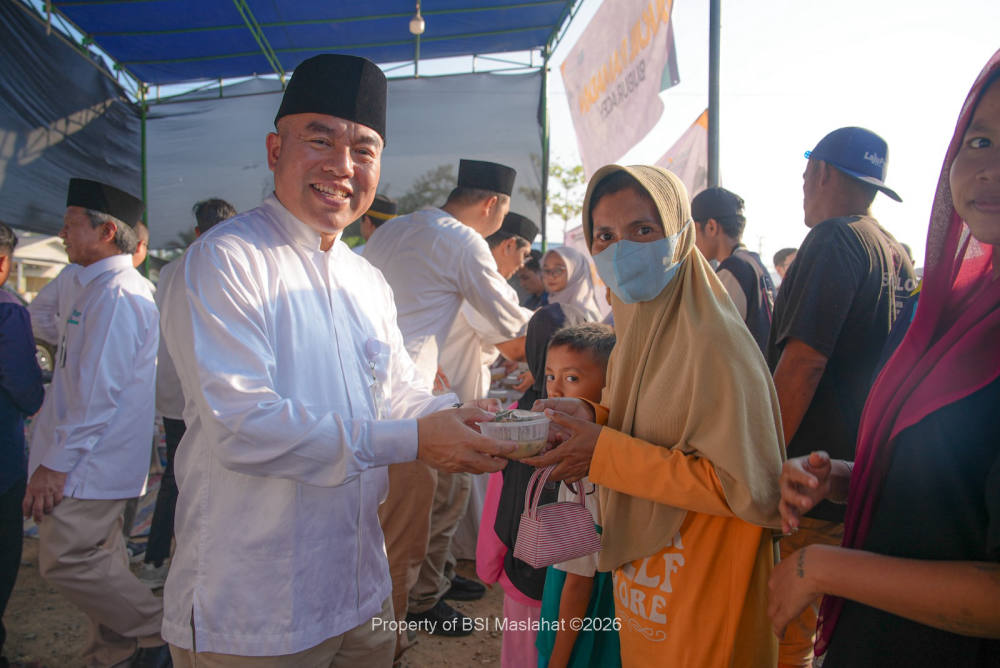 BSI dan BSI Maslahat Bagikan Bubur Aceh Sebagai Makanan Berbuka Puasa Warga Huntara di Tamiang Aceh BSI dan BSI Maslahat Bagikan Bubur Aceh Sebagai Makanan Berbuka Puasa Warga Huntara di Tamiang Aceh