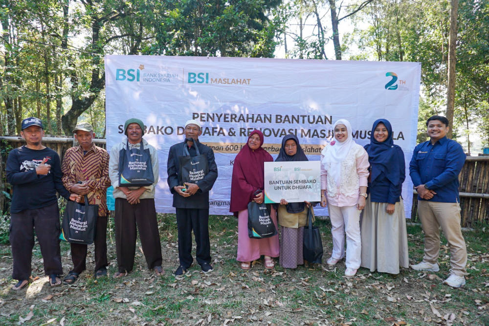 BSI Maslahat Berbagi Sembako Dan Bantuan Renovasi Masjid Dalam Perjalanan Kemaslahatan di Kaki Gunung Lawu