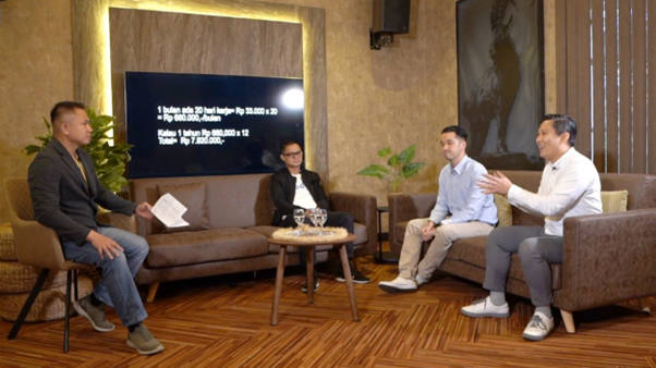 Dari kiri ke kanan moderator Benny Sufami, Chief Business Officer PT. Moduit Digital Indonesia Stefanus Adi Utomo, Head of Distribution & Marketing PT. Eastspring Investment Indonesia Abraham Ara, dan Wealth Advisory Head dari PT Bank UOB Indonesia Diendy