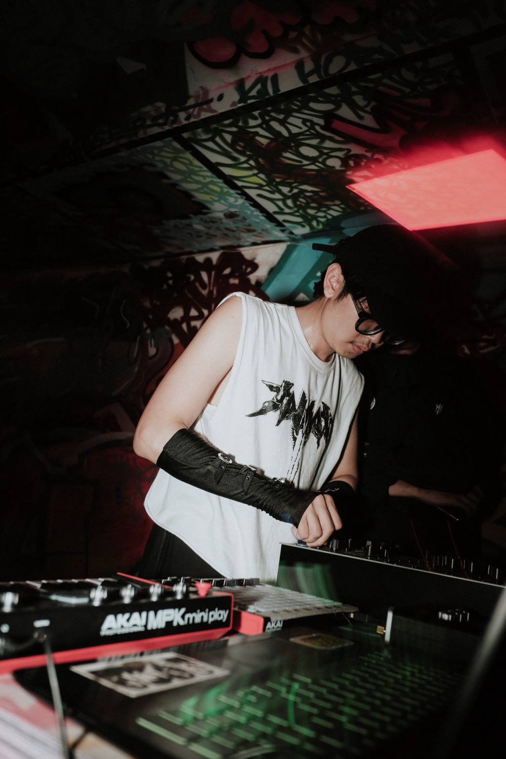 Skaeta – New Chains, Same Shackles: Album Personal yang Tidak Dibuat untuk Menyenangkan Siapa-siapa