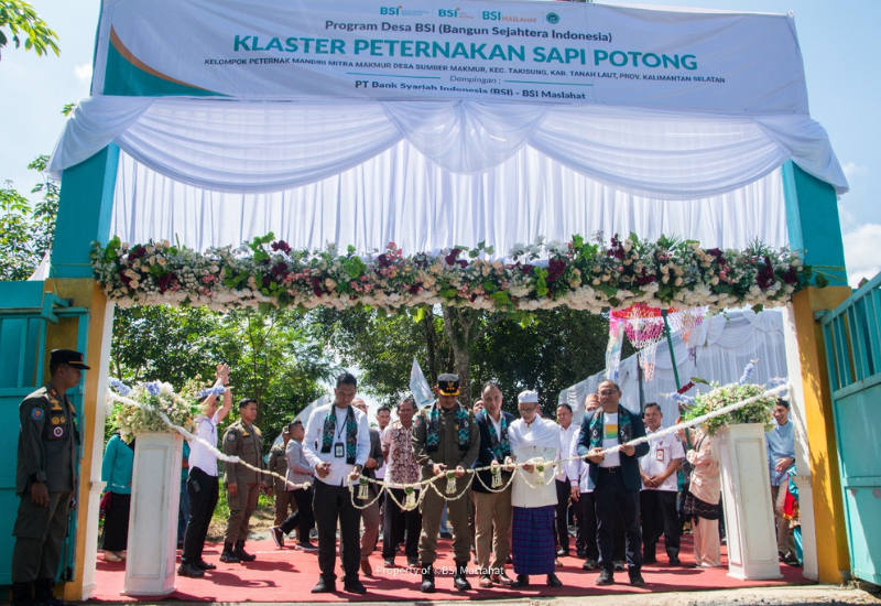 Tingkatkan Ekonomi Mustahik, BSI Maslahat Meresmikan Program Desa BSI Klaster Peternakan Sapi Potong di Kabupaten Tanah Laut 