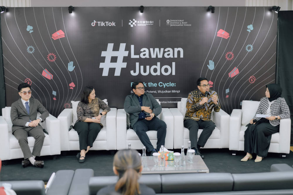This image has an empty alt attribute; its file name is Diskusi-interaktif-bersama-pemerintah-akademisi-industri-digital-dan-kreator-TikTok-untuk-membahas-dampak-negatif-perjudian-online-scaled.jpg
