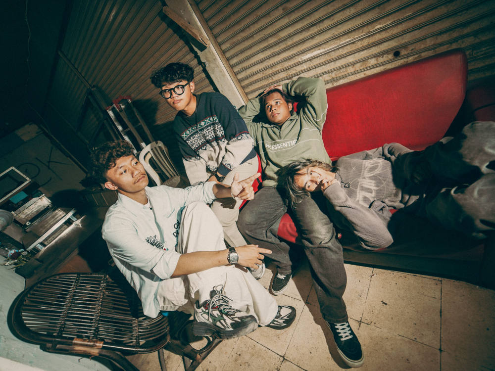 Enitine Kemas Realita Pahit Dunia Perkuliahan dalam Single “Shell of a Damned College Kid”