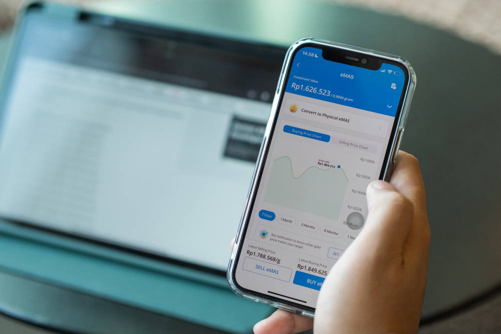 Datang Cuma Setahun Sekali, Simak 4 Tips Menginvestasikan THR dengan Emas!