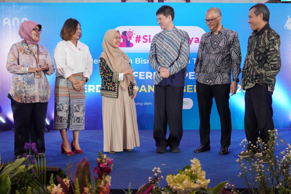 DANA & Ant International Targetkan 5.000 UMKM Perempuan Belajar Bisnis hingga AI Lewat SisBerdaya & DisBerdaya 2025