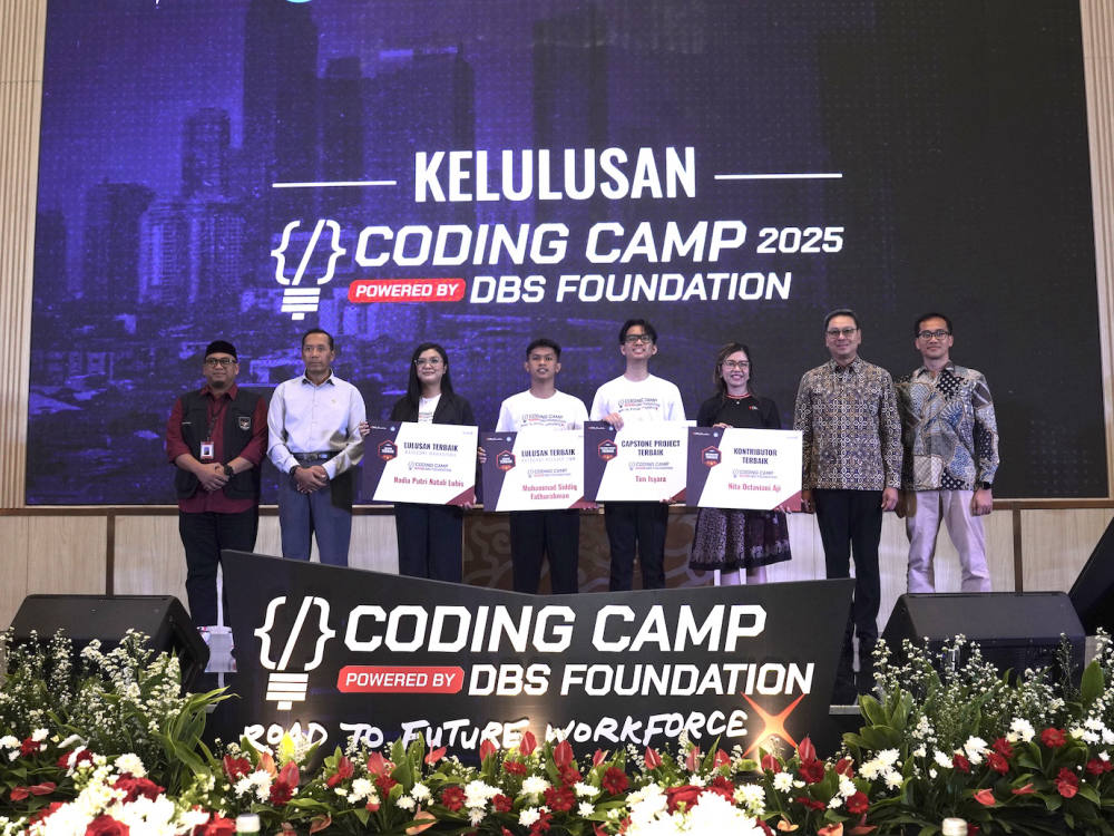 Coding Camp 2025 powered by DBS Foundation Sukses BerikanPelatihan Teknologi untuk 60.000 Talenta Digital Baru