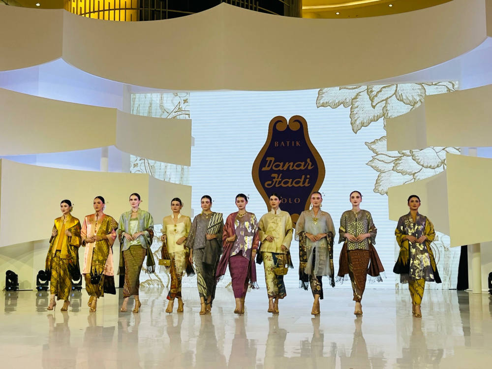 Batik Danar Hadi Menampilkan Koleksi Terbarunya Bertajuk Kembang Parang di Hari Jadinya yang ke-57