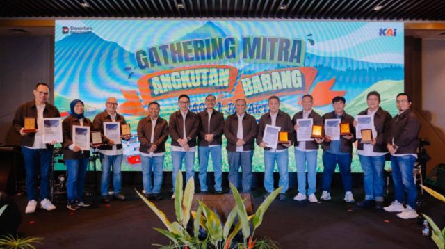KAI Daop 1 Jakarta Berikan Penghargaan kepada Mitra Angkutan Barang sebagai Apresiasi atas Dukungan Layanan Logistik Nasional
