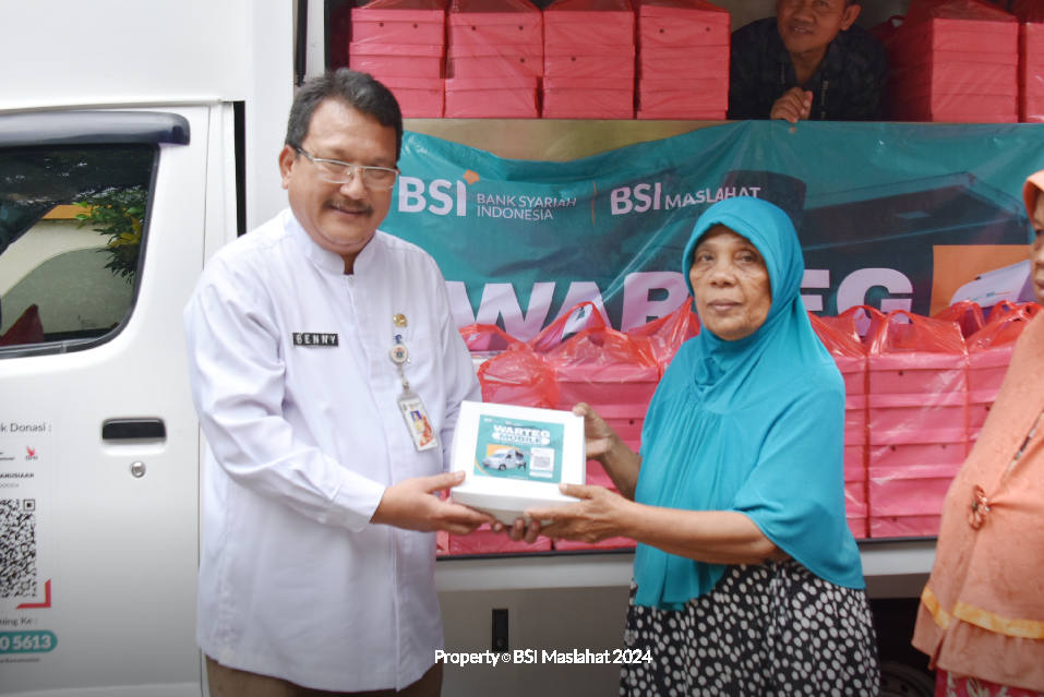 BSI Maslahat Salurkan 500 Paket Warteg Mobile di Panti Sosial Tresna Werdha Budi Mulya I