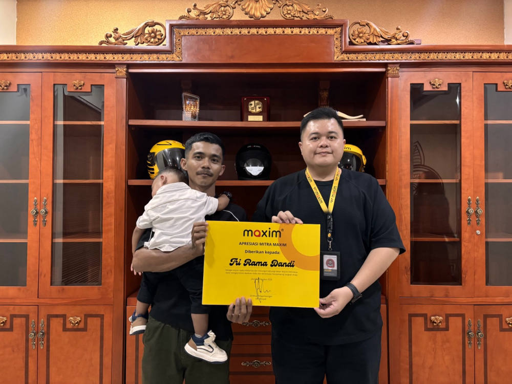 Kisah Ayah Tunggal di Kolaka Jaga Anak Sambil Narik Maxim