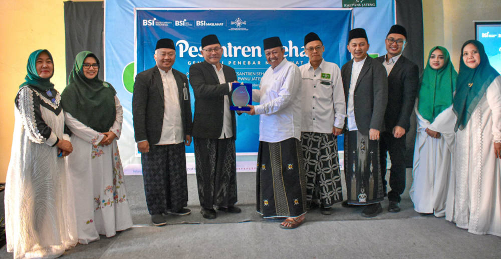 Wujudkan Peningkatan Kualitas Kesehatan Santri, BSI Maslahat dan BSI Resmikan Program Pesantren Sehat 2024 Wujudkan Peningkatan Kualitas Kesehatan Santri, BSI Maslahat dan BSI Resmikan Program Pesantren Sehat 2024