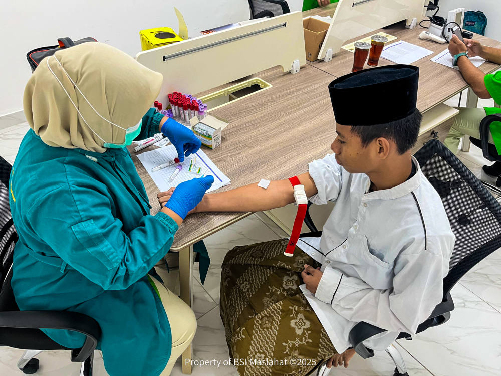 BSI Maslahat Memberikan Layanan Pemeriksaan Kesehatan untuk  Santri Rumah Quran Bina Santri Indonesia 