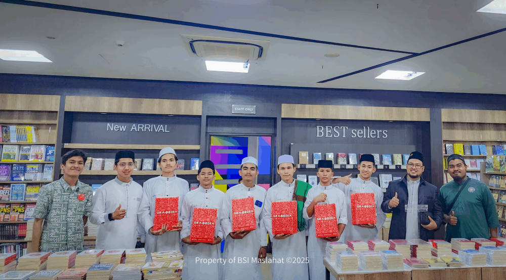 BSI Maslahat Dorong Budaya Literasi Santri Melalui Program “Santri Cinta Literasi