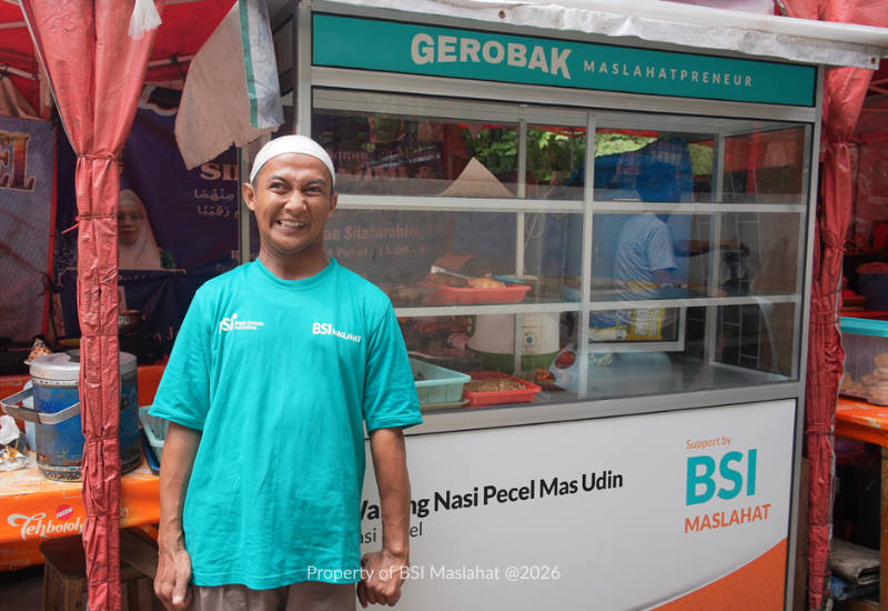 BSI Maslahat Hadirkan Gerobak Usaha, Mas Udin Penyandang Disabilitas Kini Lebih  Percaya Diri dan Bersemangat Berdagang 