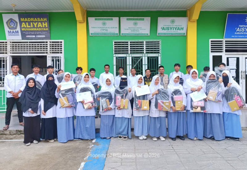 BSI Maslahat Berikan Perlengkapan Sekolah untuk Anak Nelayan Kabupaten Simeulue