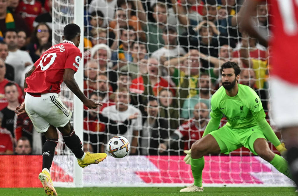 Rashford Berhasil Memperdaya Kiper Liverpool Alison Becker