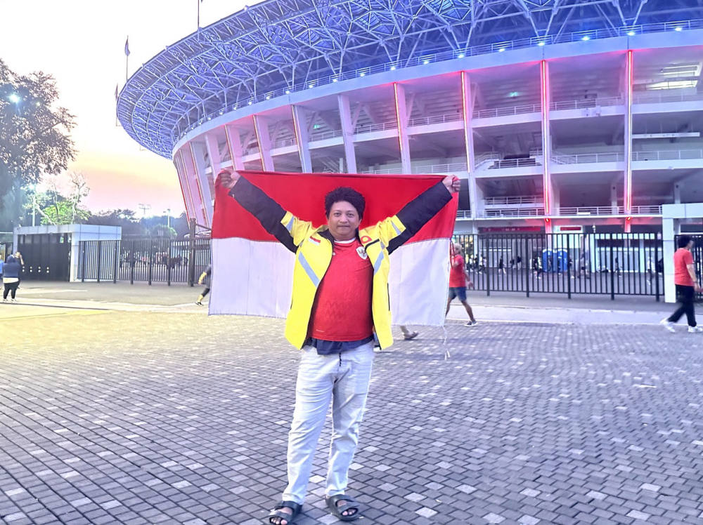 Kisah Rizki, Ojol Maxim yang Lakukan Perjalanan 500 KM untuk Mendukung Timnas di Stadion GBK