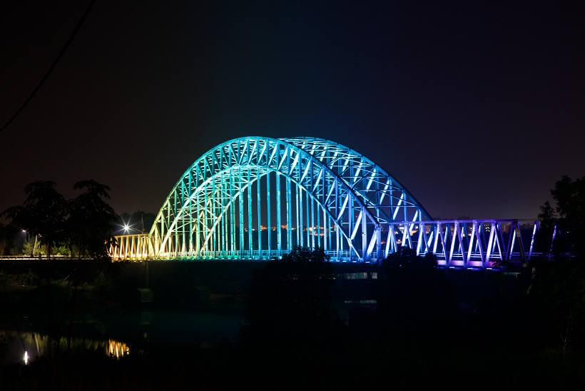 Signify memberikan tampilan baru untuk jembatan-jembatan Indonesia, meningkatkan ekonomi dan pariwisata lokal Signify memberikan tampilan baru untuk jembatan-jembatan Indonesia, meningkatkan ekonomi dan pariwisata lokal