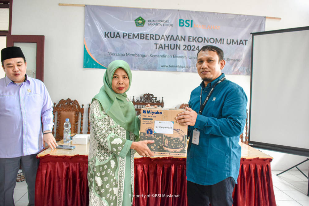 Berdayakan Ekonomi Umat, BSI Maslahat Berikan Bantuan Peralatan Usaha Kepada 20 UMKM Di Ciracas Berdayakan Ekonomi Umat, BSI Maslahat Berikan Bantuan Peralatan Usaha Kepada 20 UMKM Di Ciracas