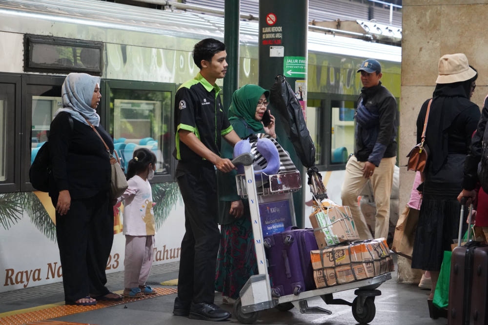 KAI Wisata Hadirkan Layanan Porter Digital yang Praktis dan Berkelanjutan di 14 Stasiun Besar Melalui Aplikasi e-Porter Terintegrasi dengan Access by KAI