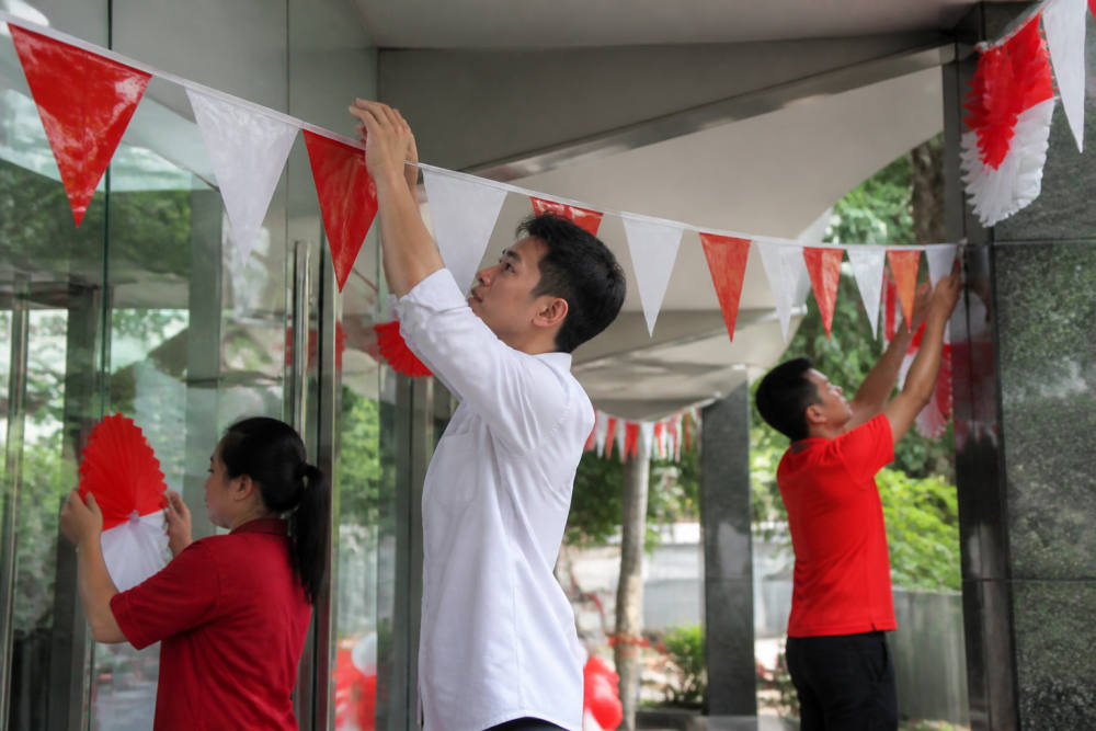 Sambut HUT ke-81 RI, BRI Kelapa Gading Hias Kantor Merah Putih