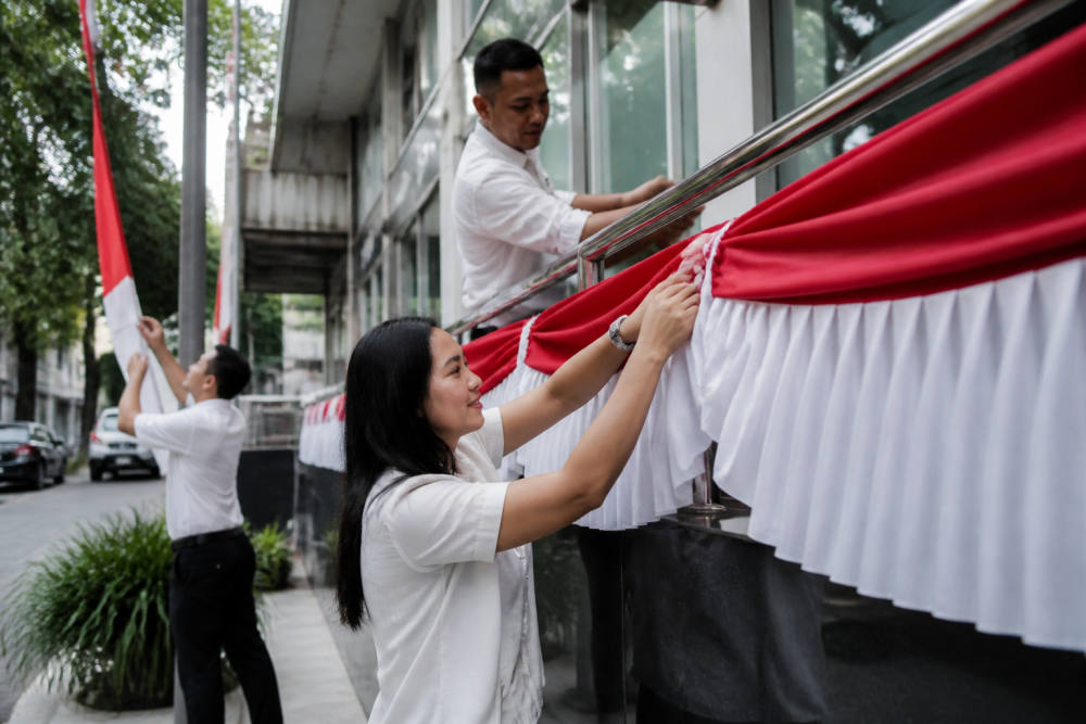 BRI Jatinegara Hias Kantor Nuansa Merah Putih Sambut HUT ke-81 RI