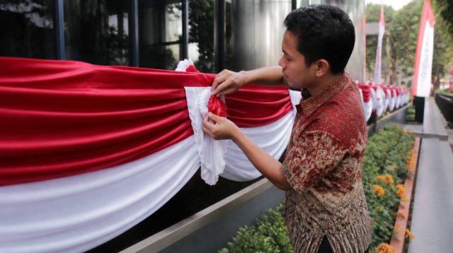 Sambut HUT ke-81 RI, Kantor BRI Mangga Dua Dihias Merah Putih