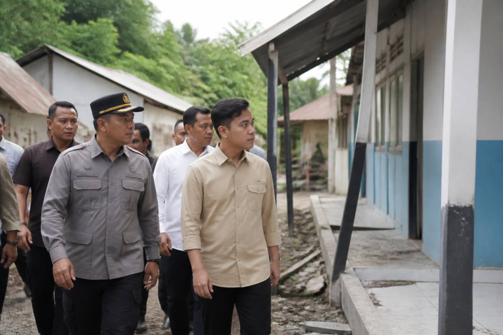 Gibran Kunjungi Korban Gempa Sikka: Sekolah hingga Pengungsian