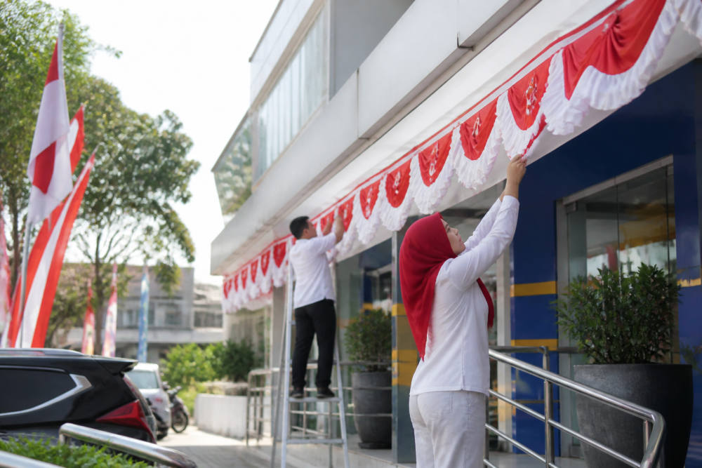 BRI BO Rawamangun Hias Kantor Merah Putih Sambut HUT ke-81 RI