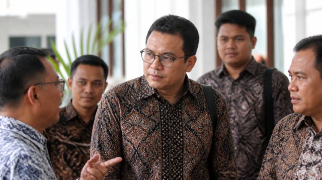 Direksi PTPN IV Jadi Mahasiswa Perdana Magister ITSI