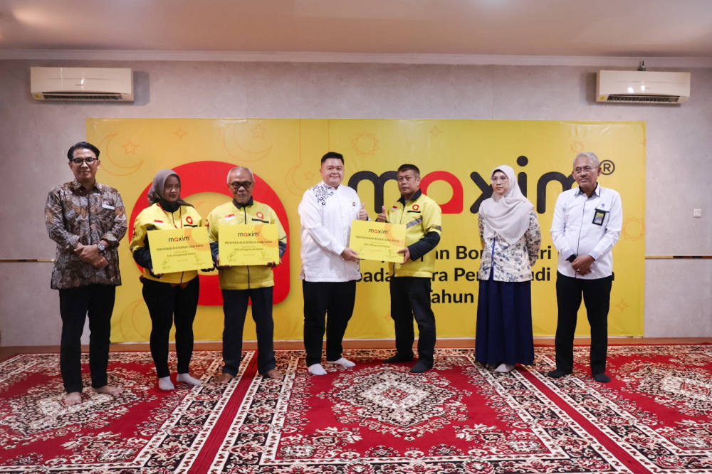 Maxim Serahkan Bonus Hari Raya kepada Lebih dari 50 Ribu Mitra Pengemudi Bersama Tiga Kementerian