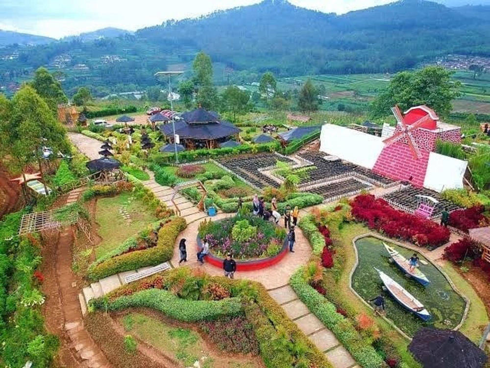 Bukit Nirwana: Ticket Prices, Attractions, and Routes Bukit Nirwana: Ticket Prices, Attractions, and Routes