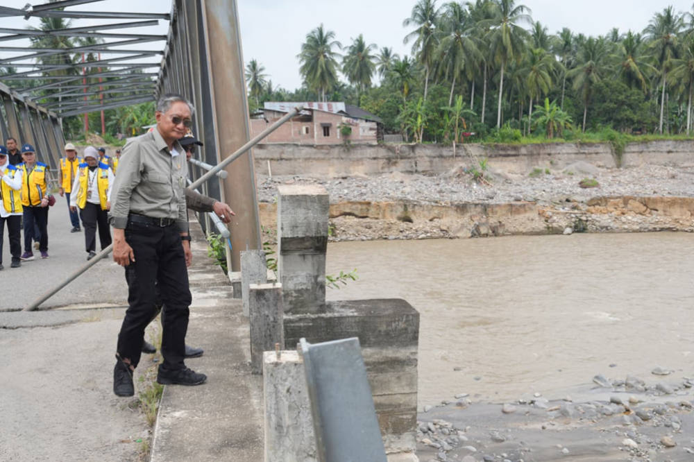 Kementerian PU Ambil Langkah Perbaikan Darurat pada Jalan dan Jembatan Terputus di Jeumpa, Aceh