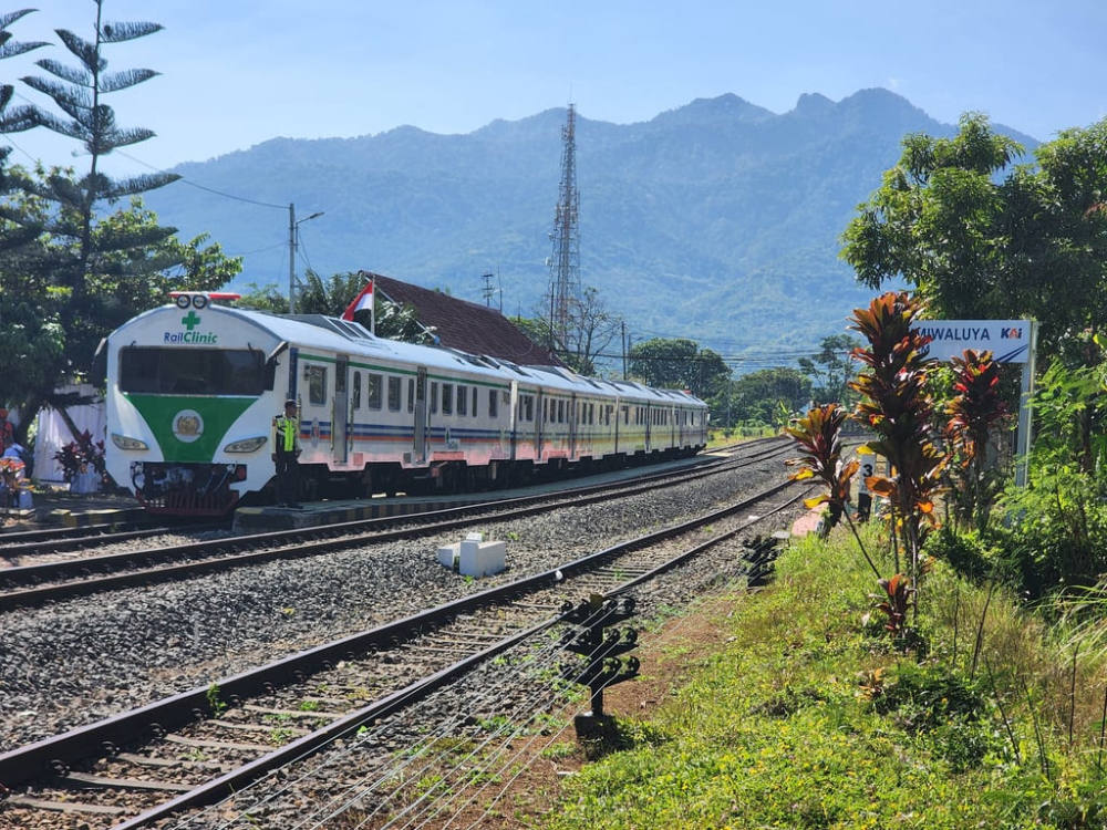 KAI Daop 2 Bandung Adakan Pengobatan Gratis Dengan Rail Clinic di Stasiun Bumiwaluya