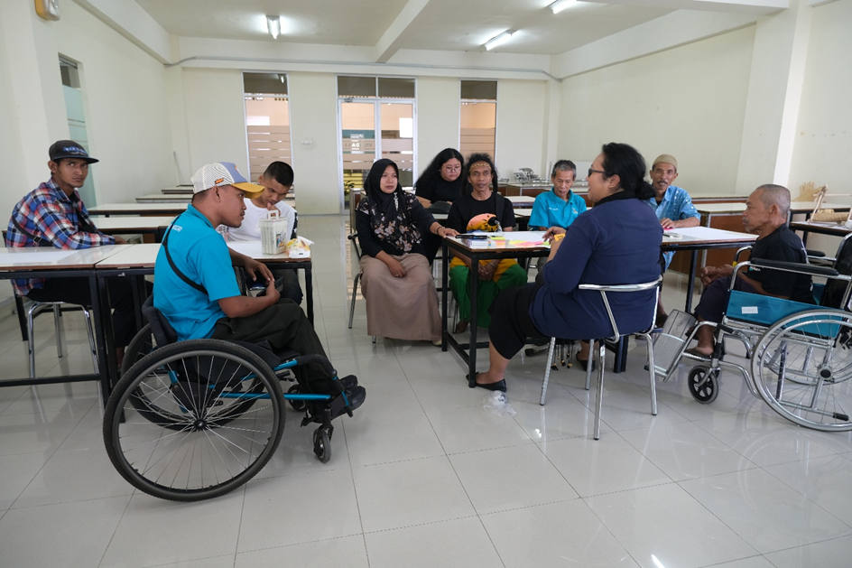 UKDW Dukung Komunitas Difabel SAPADIFA Imogiri Kembangkan Batik Cap dan Kerajinan Tangan