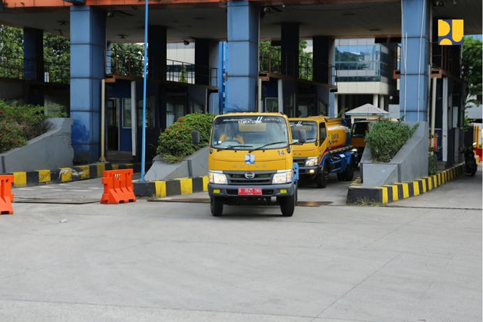 Kementerian PU Kirim 11 Mobil Tangki Air dan Vakum Tinja ke Lokasi Bencana Sumatera Utara dan Aceh