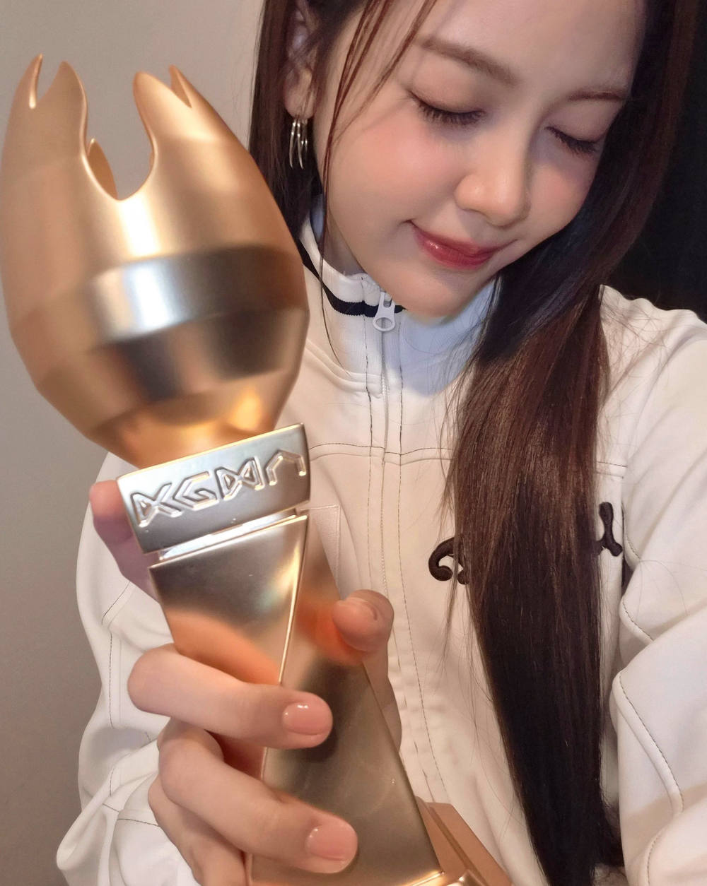 Carmen Raih Penghargaan Trend of the Year Rookie di KGMA 2025