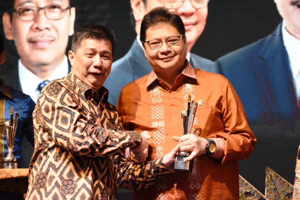 Menperin Airlangga Hartarto Raih Penghargaan Obsession Awards 2019